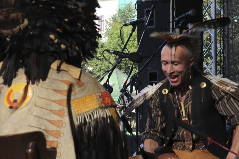 Wanbli ohitika singers