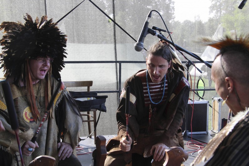 Wanbli ohitika singers