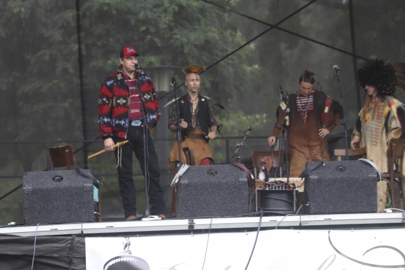 Wanbli ohitika singers
