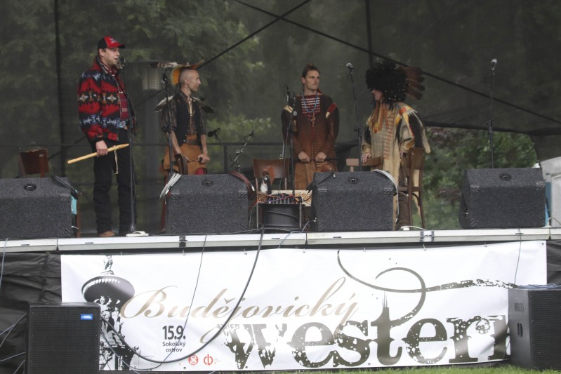 Wanbli ohitika singers