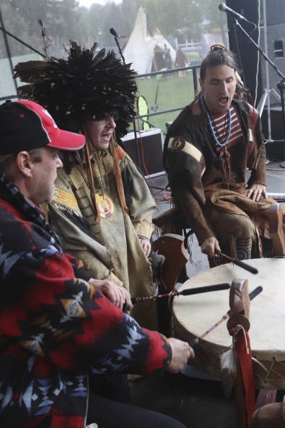 Wanbli ohitika singers
